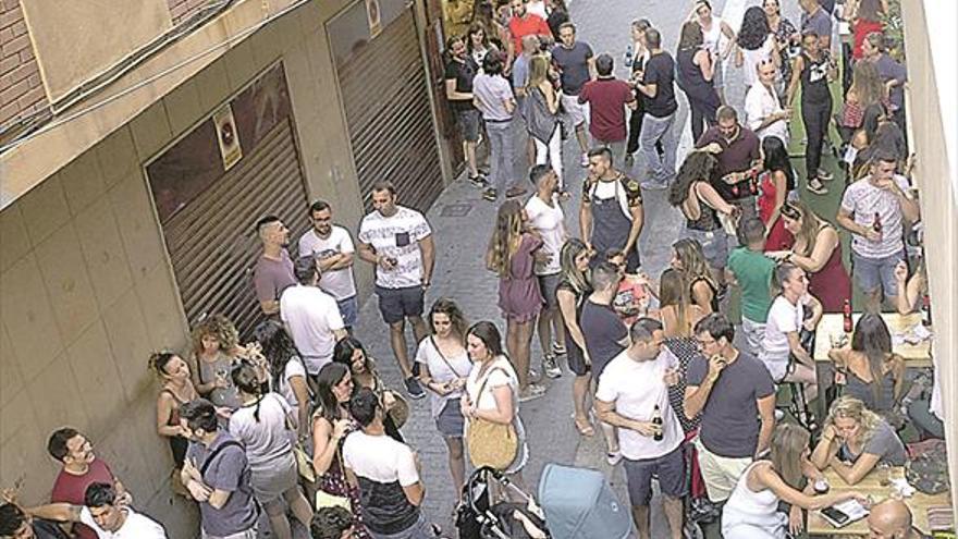 Los propietarios de las tascas urgen desarrollar una regulación de la zona