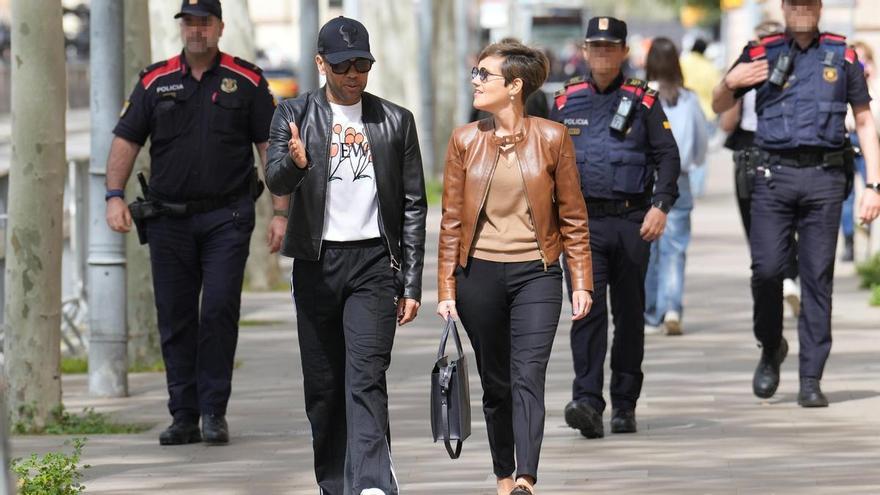 Las feministas contra la exculpación de Alves: &quot;Ni acompañar a un hombre al baño le da derecho a agredirte sexualmente&quot;