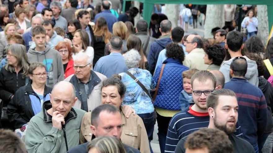 Gent voltant pel carrer a Manresa