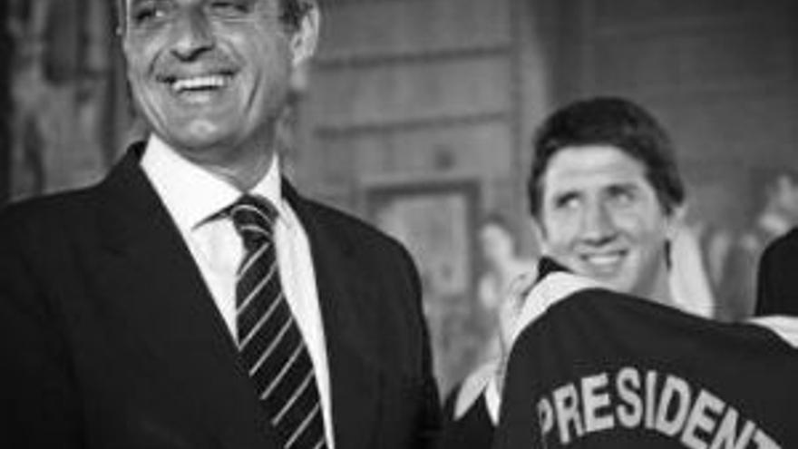 Rajoy ratifica como candidato a Camps en pleno acoso por ´Gürtel´
