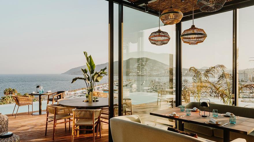 Sabor y vistas inigualables: Omar Malpartida presenta su cocina desde el rooftop de Maymanta en Ibiza