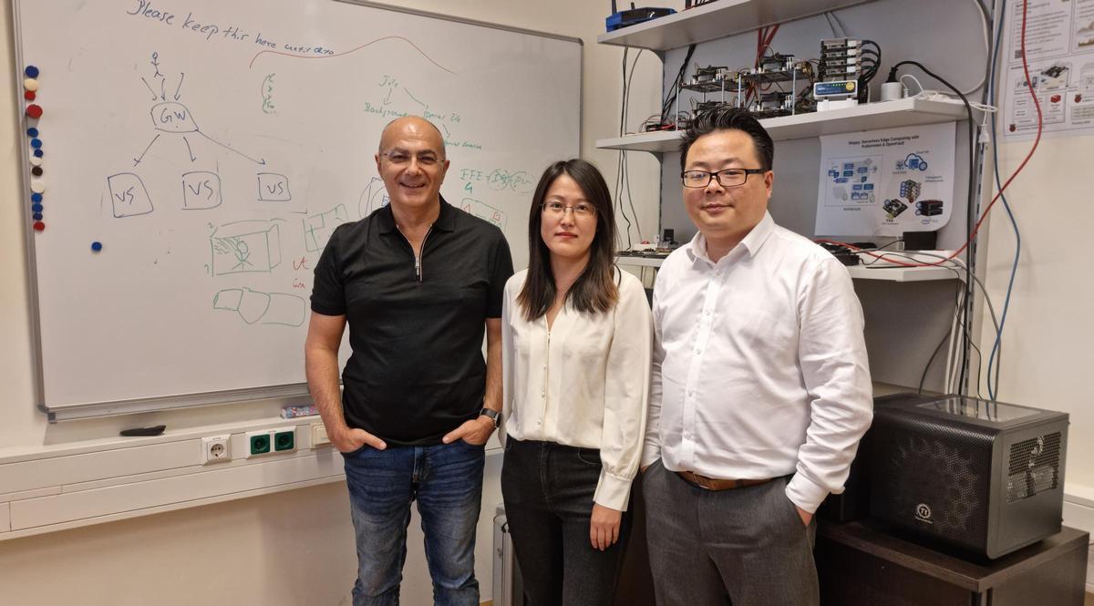 Los fundadores de Coovally, los doctores Schahram Dustdar (izquierda) y Guodong Wang (derecha), y Li Liu