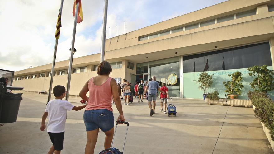 El curso del CEIP Mediterráneo de Pilar de la Horadada arranca con solo un educador