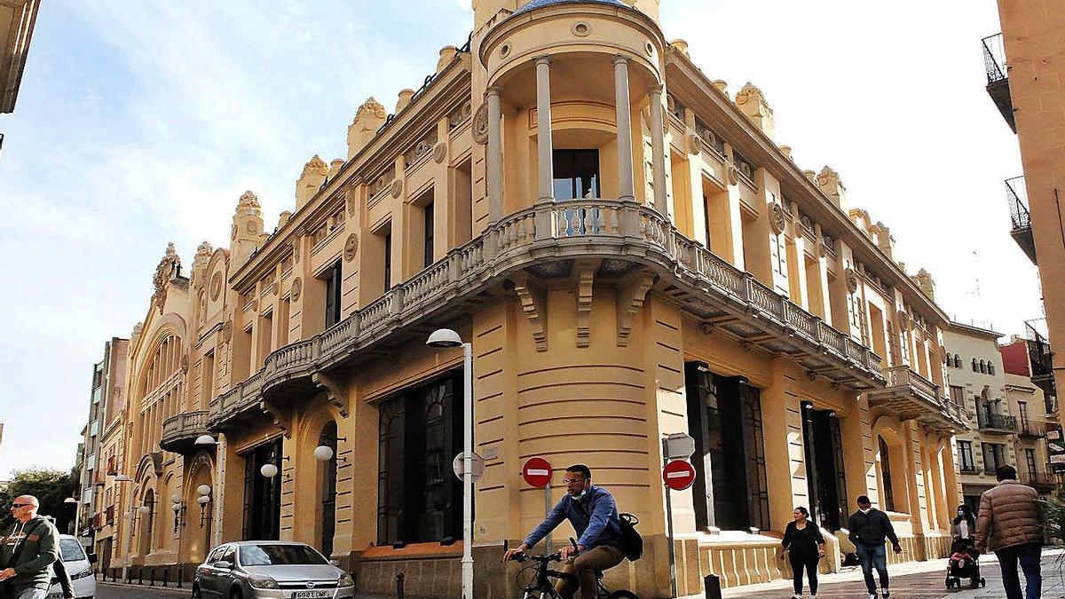 L'Ajuntament de Figueres busca una solució per poder acabar amb les obres de rehabilitació del Casino Menestral.