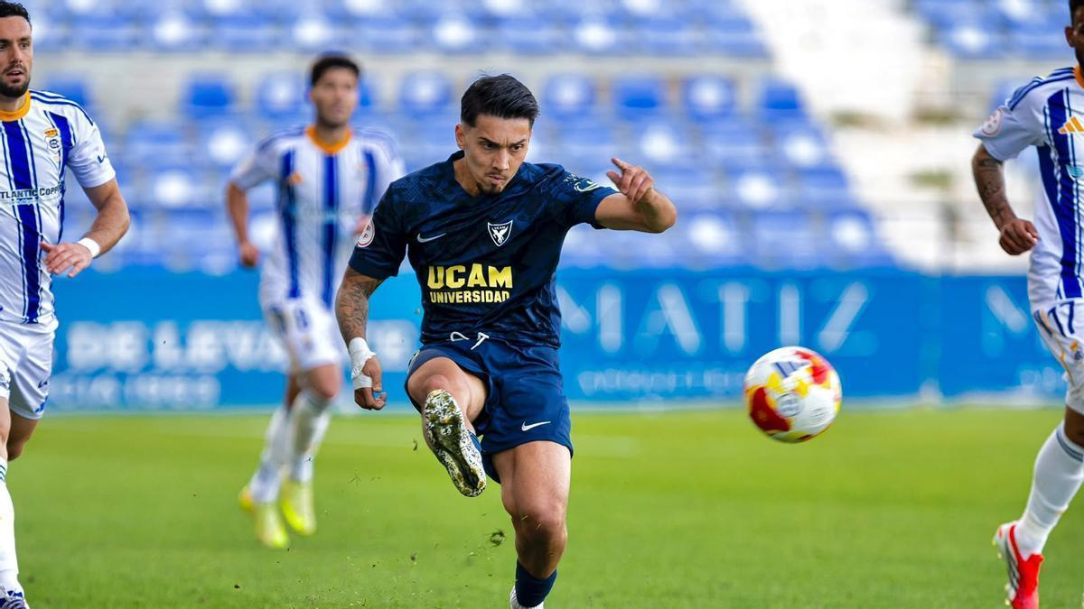 Pablo Hernández, durante el partido con el UCAM Murcia.