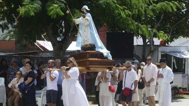 Los fieles, durante la procesión de este domingo. | GONZALO NÚÑEZ