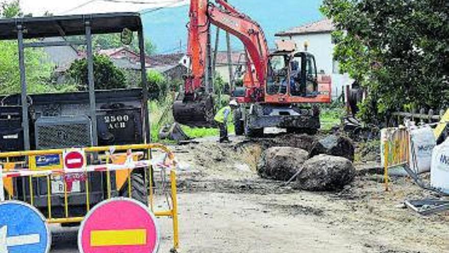 Las obras de canalización del río Soutiño, hace tres años.