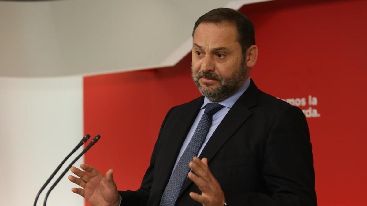 El secretario de organización del PSOE, José Luis Ábalos, en rueda de prensa.