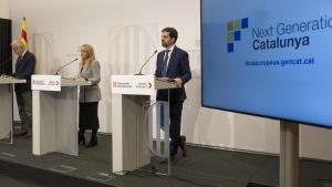 La consellera dEconomia, Natàlia Mas (c), el secretario de Asuntos Económicos, Miquel Puig (i) y el director general de Fondos Europeos, Aleix Cubells (d), en una rueda de prensa el 18 de diciembre.