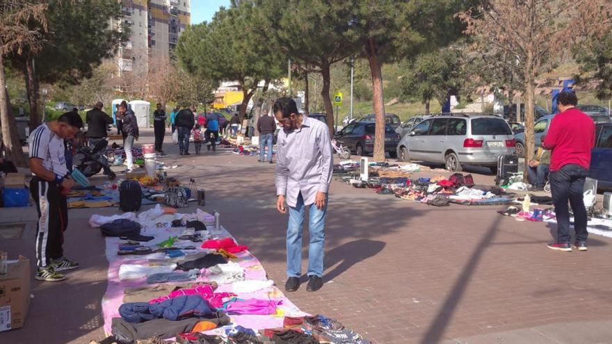 El mercadillo de La Palmilla se celebra en la actualidad de lunes a sábado por las tardes, en el bulevar Mari Ángeles Arroyo.