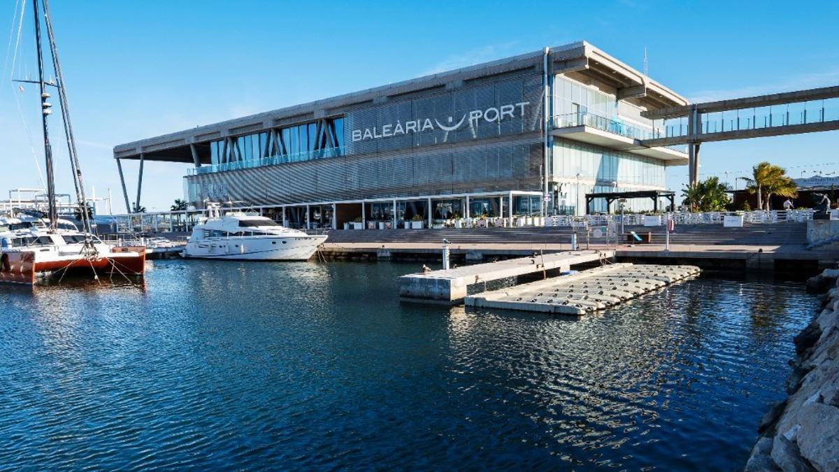 La terminal de Baleària en el puerto de Dénia.