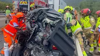 Dos heridos graves tras la colisión de un coche y un camión en la AP-7 en Benicàssim