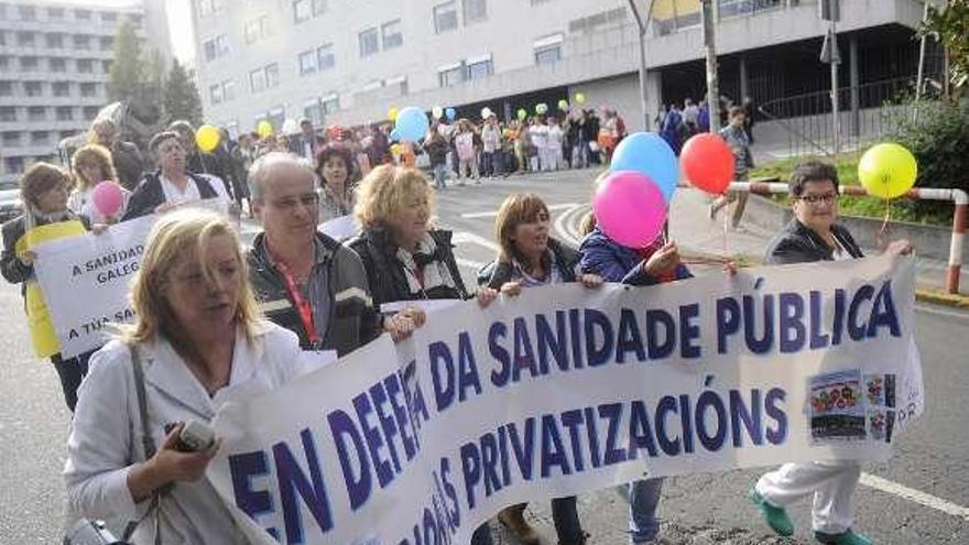 Sanitarios de A Coruña marchan para protestar contra los recortes