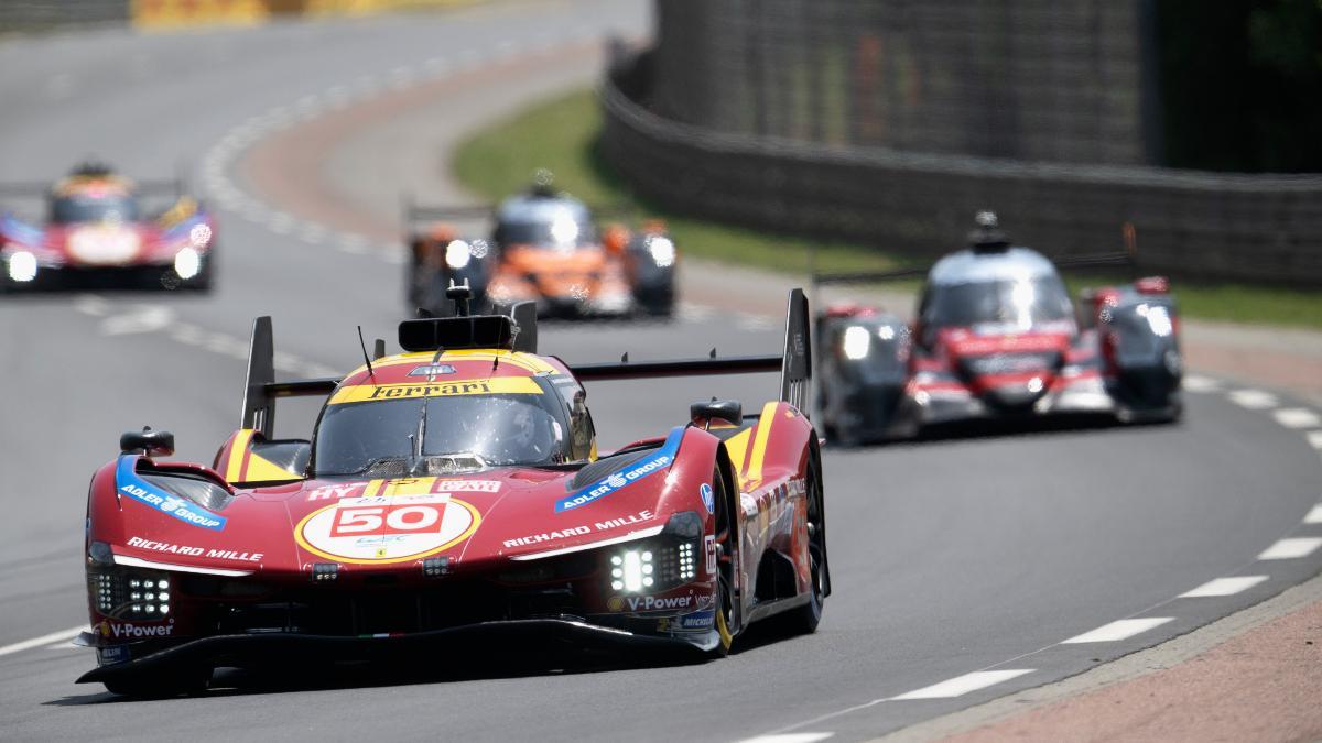 Miguel Molina, al volante del Ferrari #50