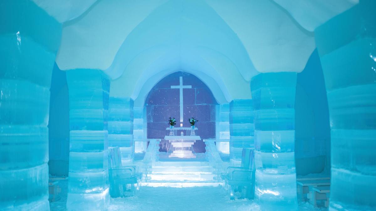 En la costa de Noruega se levanta la Capilla de Hielo del Sorrisniva Igloo Hotel, inspirado este año en el Ártico noruego