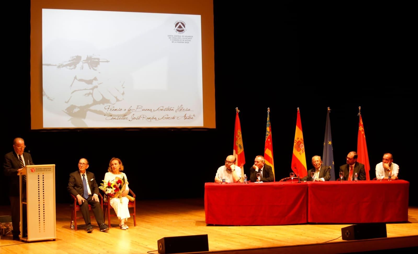 Paco Santiago recibe el premio José Ramón García Antón a la Buena Gestión Hídrica