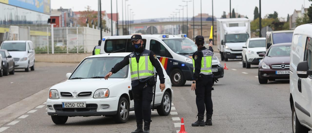 Control de los accesos a Zaragoza durante una fase del confinamiento por la pandemia de covid.