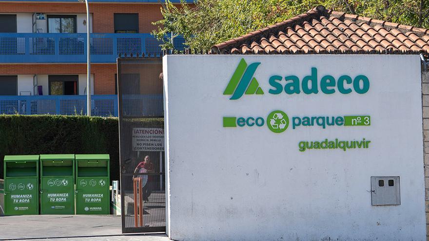 Contenedor de Sadeco en el ecoparque de Sadeco del barrio del Guadalquivir.