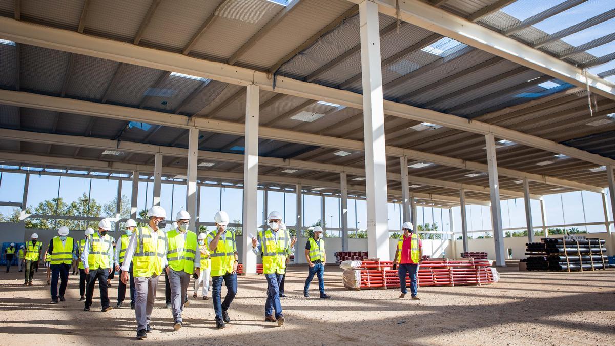 Visita a la nueva planta logística en el polígono de Alaquàs.