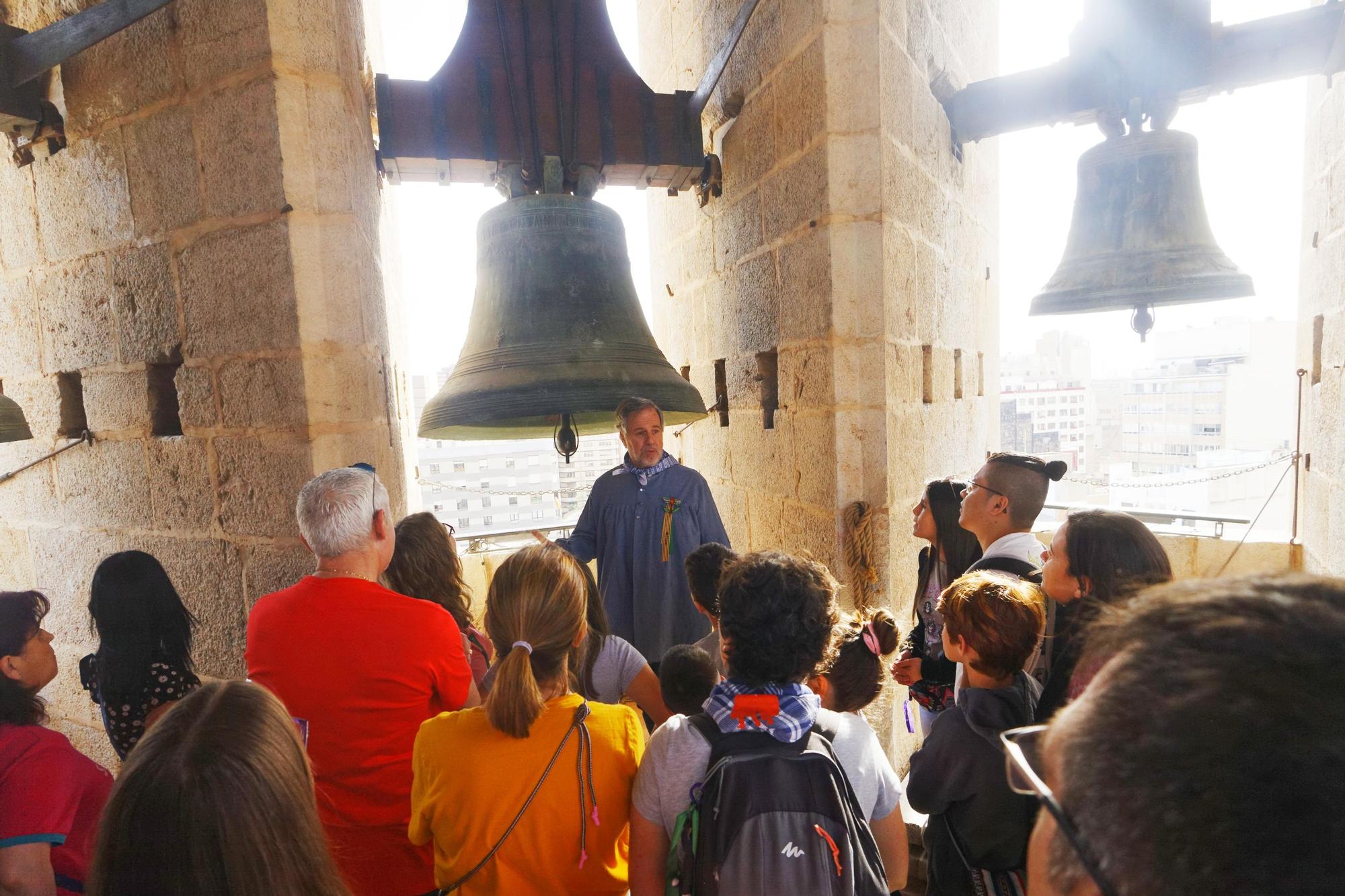 Castelló redescubre la historia del Fadrí con la Pujà de la colla El Pixaví