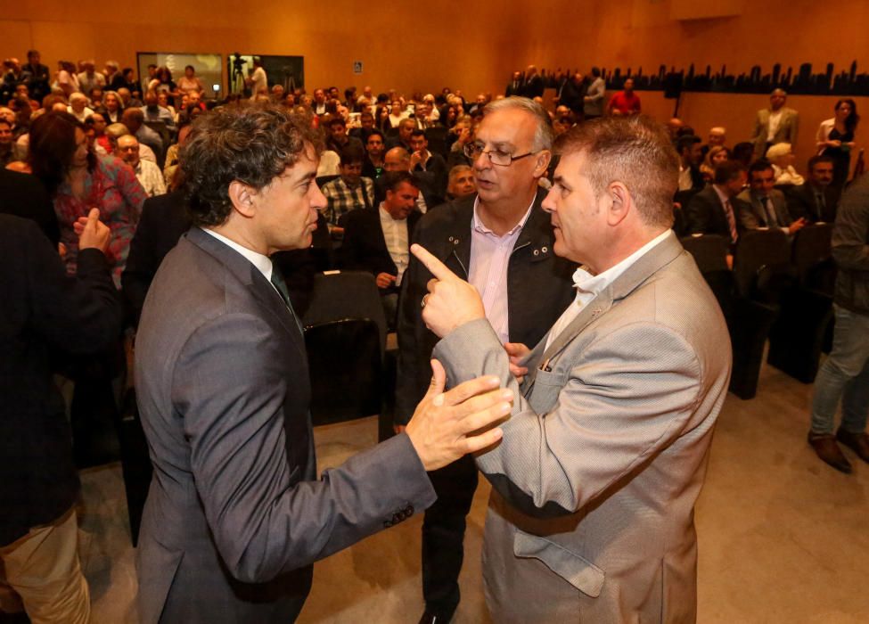 Multitudinaria presentación del teleférico proyectado sobre Benidorm