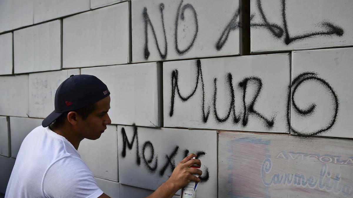 Protesta contra el muro en la Ciudad de México.