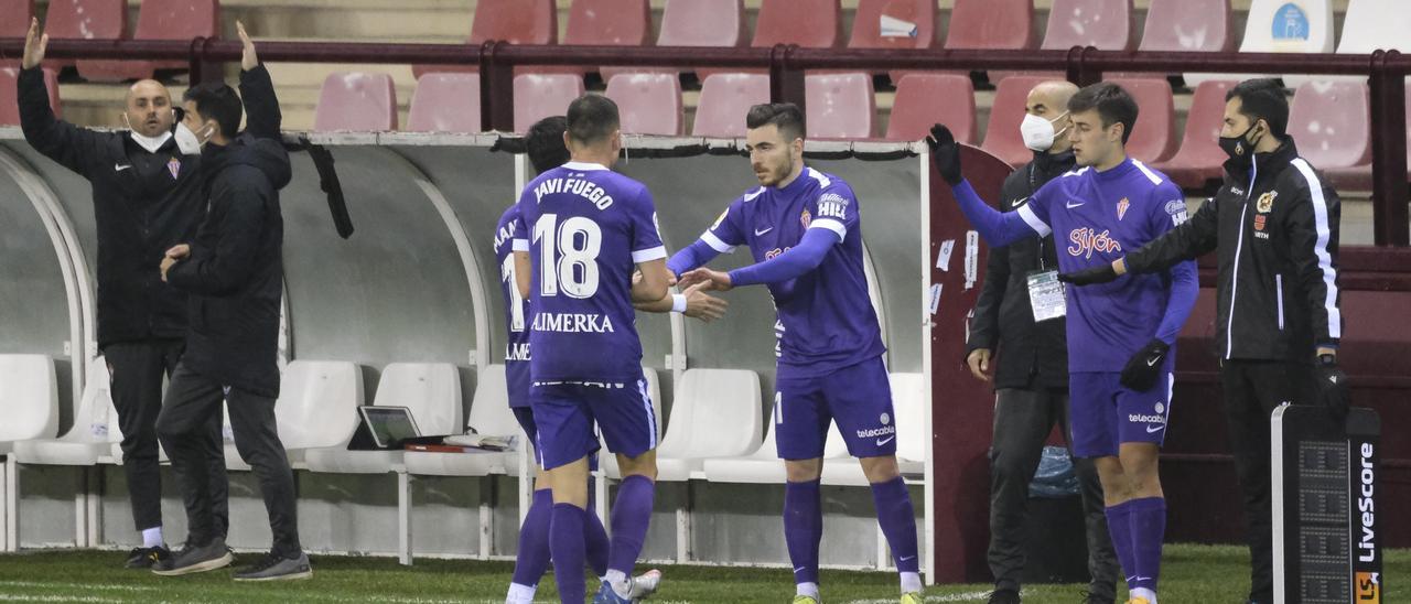 Campuzano y Pedro Díaz, en el momento de sustituir a Manu García y Javi Fuego en Las Gaunas.