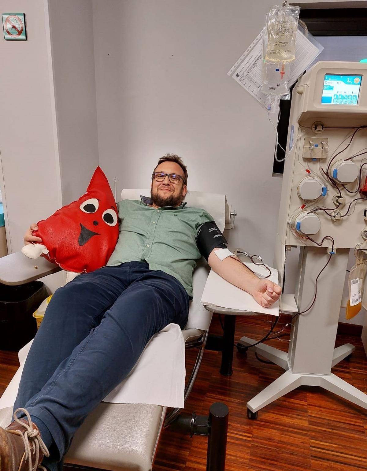 Un donante de sangre en el Centro Regional de Hemodonación