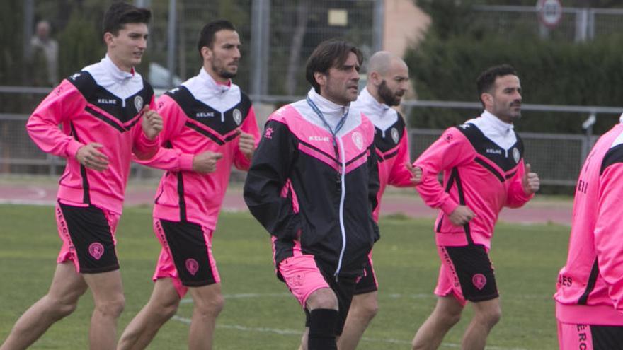 Carlos Luque dirige los entrenamientos tras el adiós de Visnjic