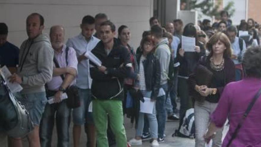 La Escuela de Idiomas sortea con números las vacantes para los 12.400 preinscritos