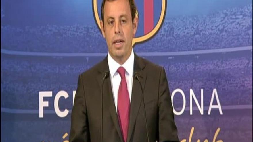 Sandro Rosell anuncia la renovación de Iniesta