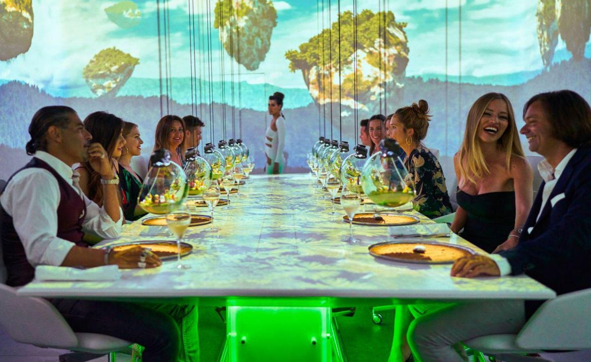 Las proyecciones 360 trasladan a los comensales a escenarios inimaginables en Sublimotion.