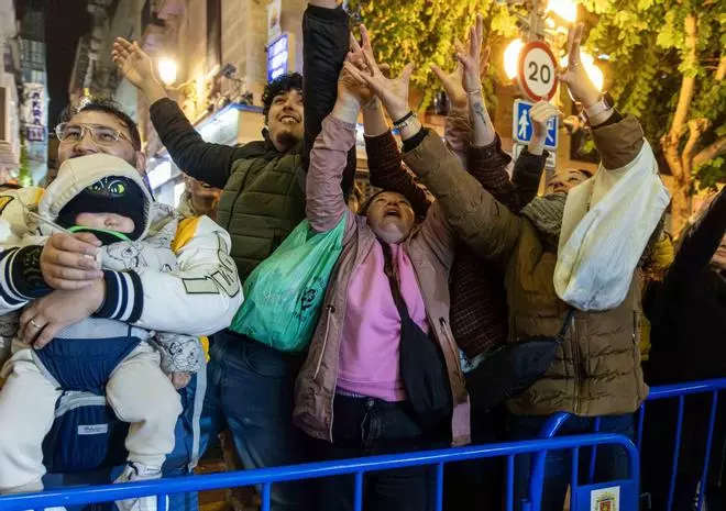 Las mejores imágenes de la Cabalgata de los Reyes Magos en Alicante