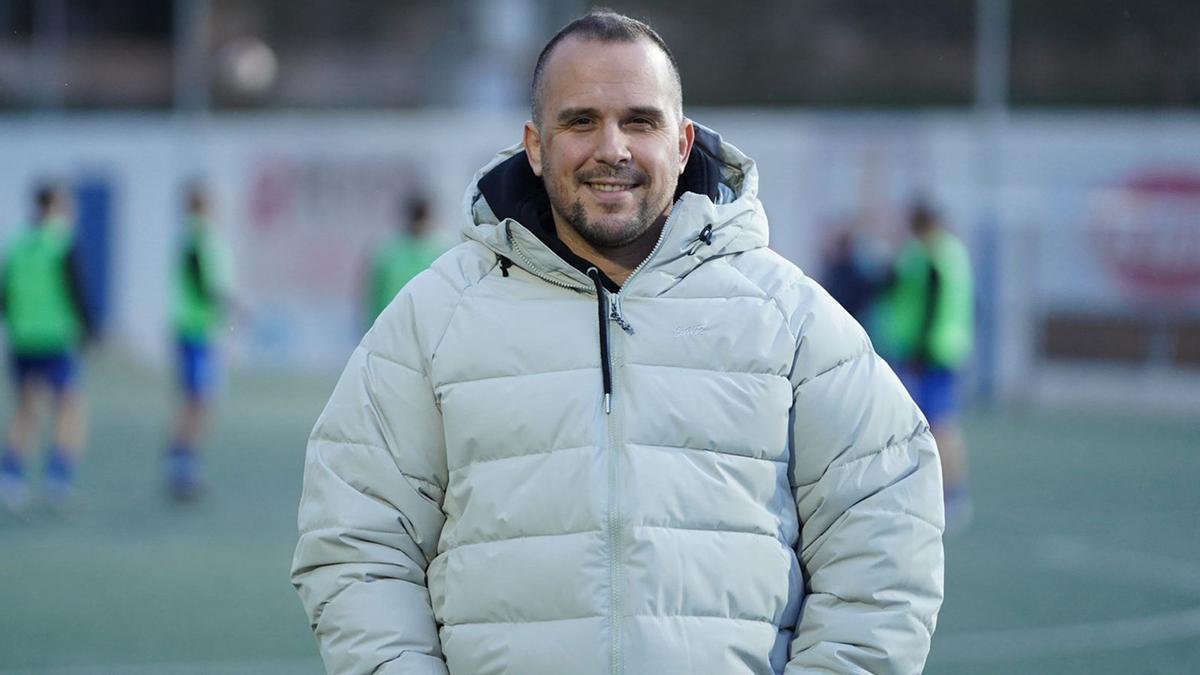 Ramón Llopis comunicó sobre el césped su decisión de dejar el banquillo.