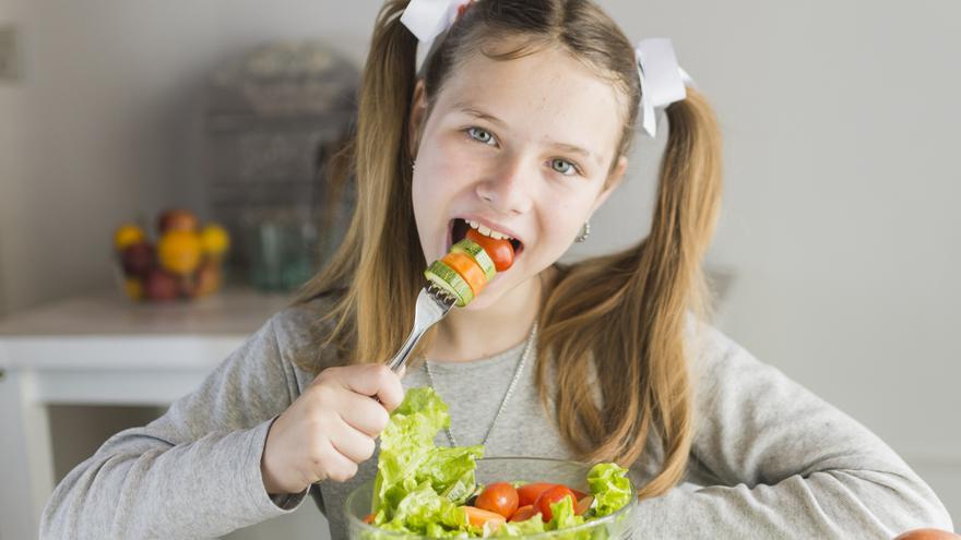 Un estudio revela el secreto para que los niños coman verdura, y no nos parece nada educativo