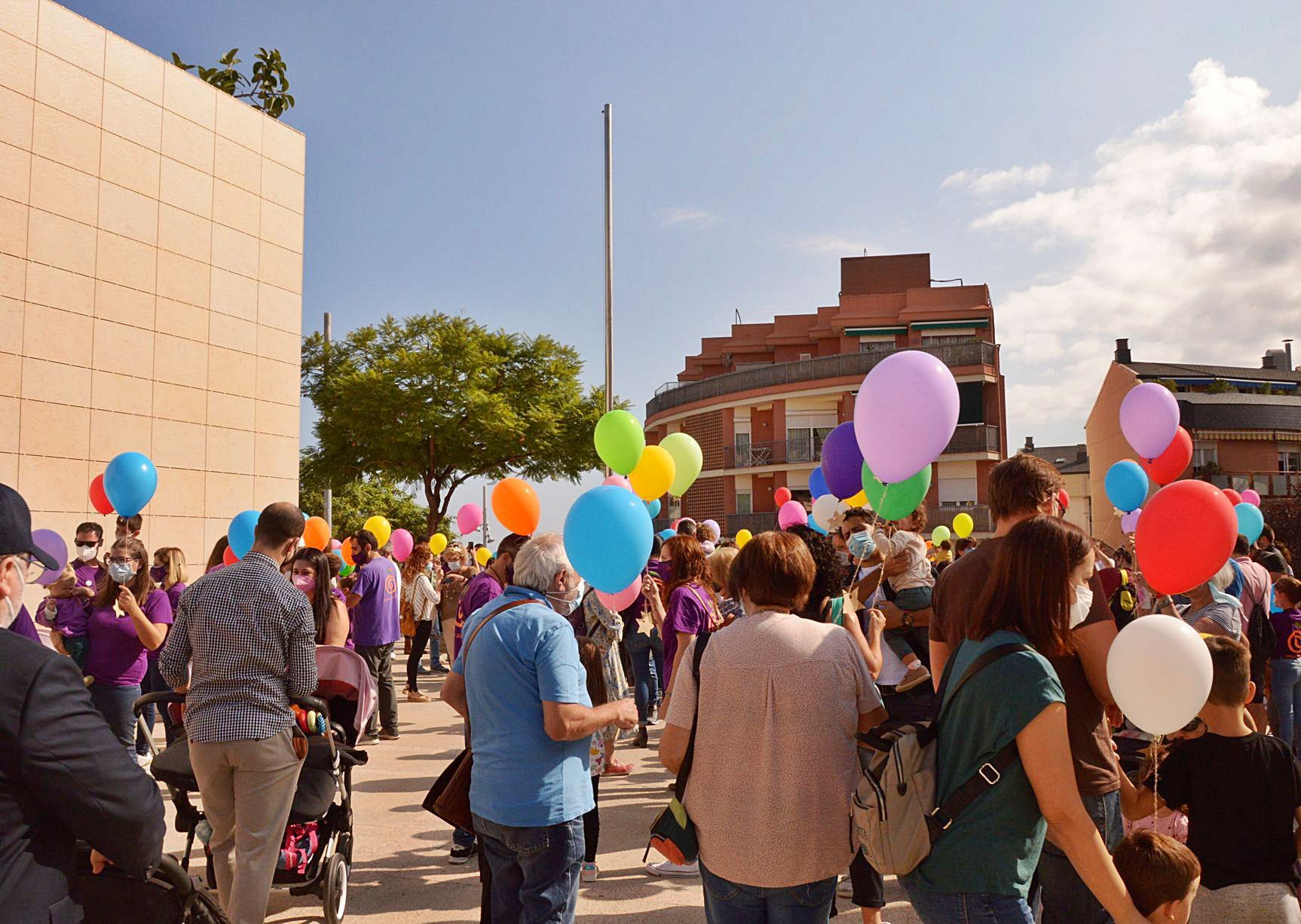 Petits amb Llum va enlairar globus en la commemoració del Dia del Dol Perinatal