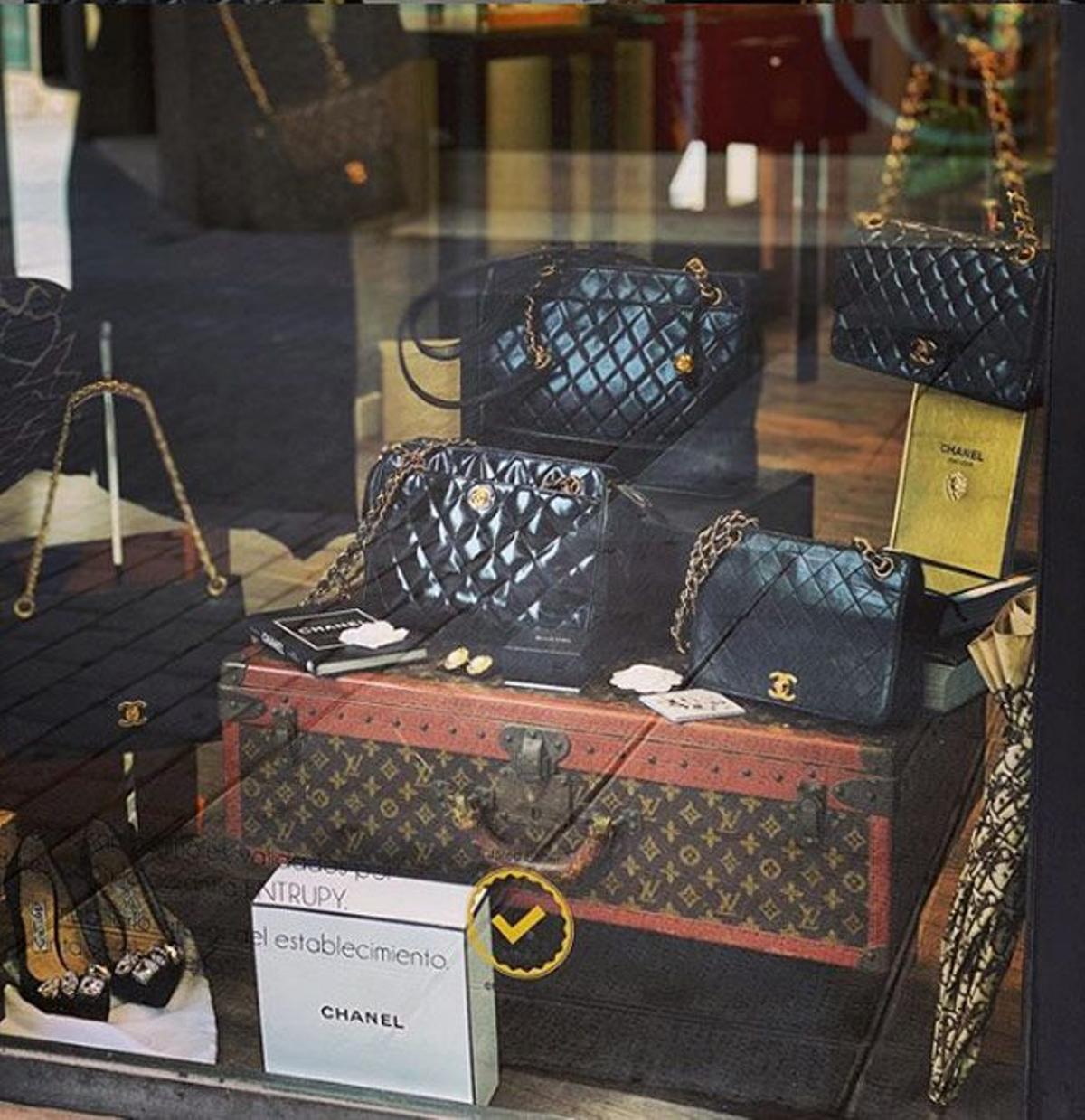 Cartera louis vuitton Moda y complementos de segunda mano barata en  Barcelona Provincia