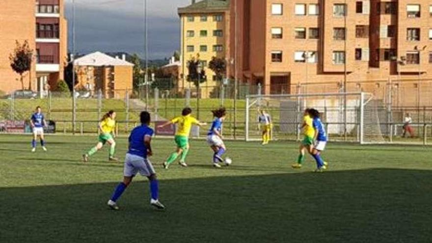 Imagen del partido ayer en tierras asturianas.