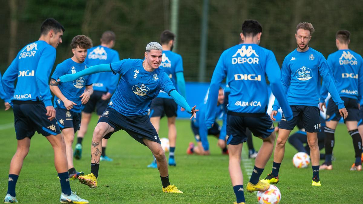 Deportivo: Óscar Cano rebaja la intensidad del entrenamiento