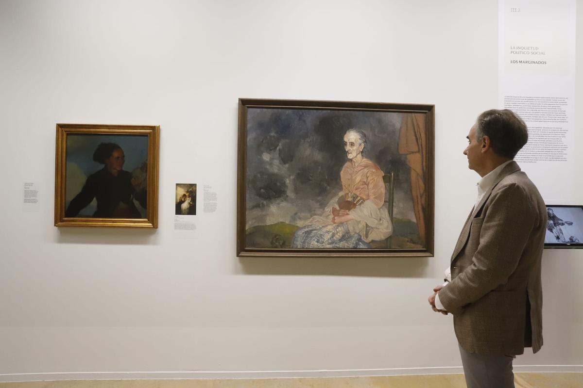 José Ignacio Calvo, comisario de la muestra, durante la inauguración de este jueves.