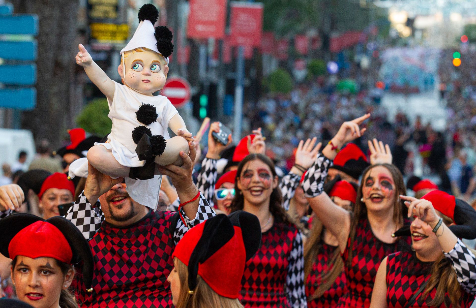 HOGUERAS 2022 | Desfile del Ninot con la Hoguera Sant Blai