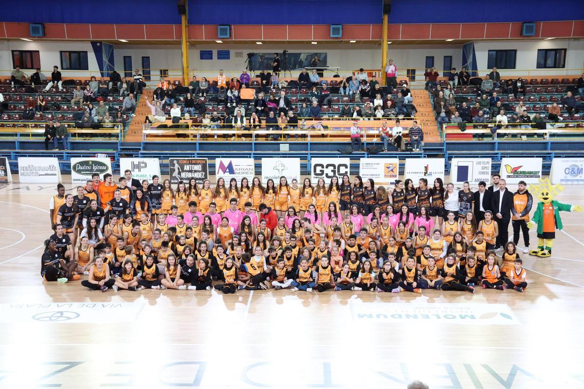 GALERÍA | El CD Zamarat presume de cantera  en un pabellón Ángel Nieto teñido de color naranja