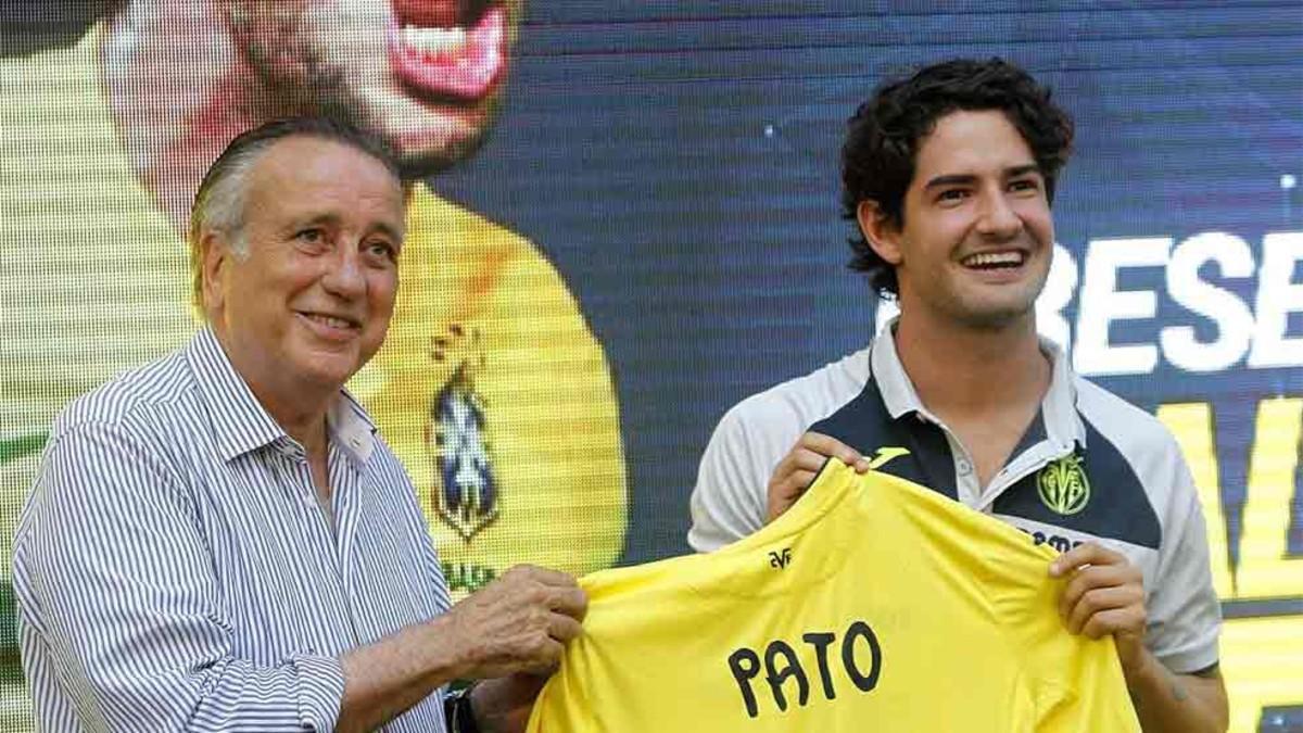 Fernando Roig, junto a Pato