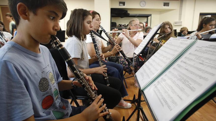 El ensayo de la Banda Sinfónica de Gijón, en imágenes