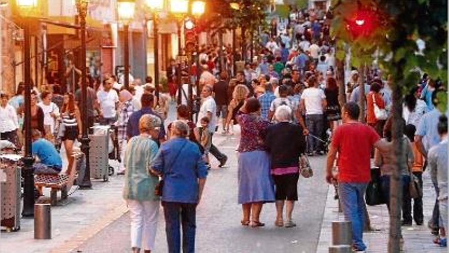 El carrer Ample de Blanes ple de visitants en l&#039;edició de l&#039;any passat del &quot;Blanes 12&quot;.