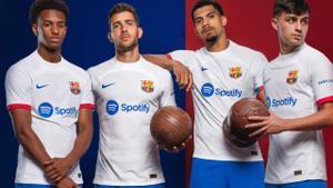 La camiseta blanca del FC Barcelona.