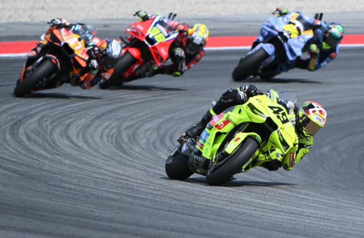 El piloto italiano de MotoGP Fabio Di Giannantonio, del equipo Pertamina Enduro VR46 Racing Team, gana el Gran Premio de Catalunya en el Circuit de Barcelona-Catalunya, disputado en Montmeló.