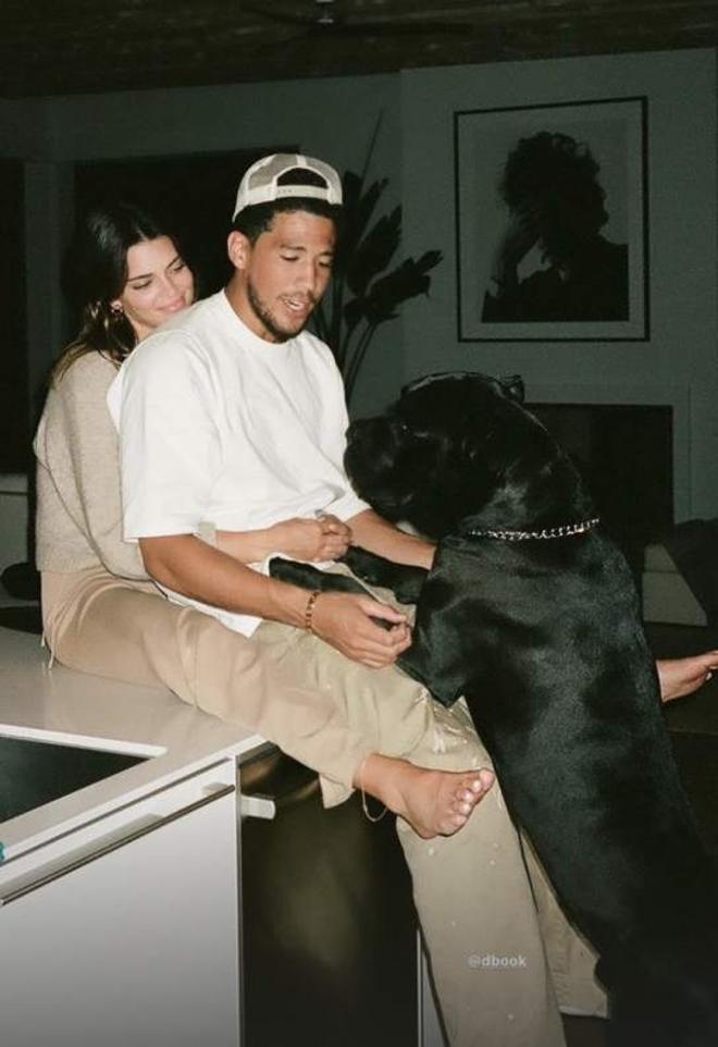 Kendall Jenner y su novio, Devin Booker, en Instagram