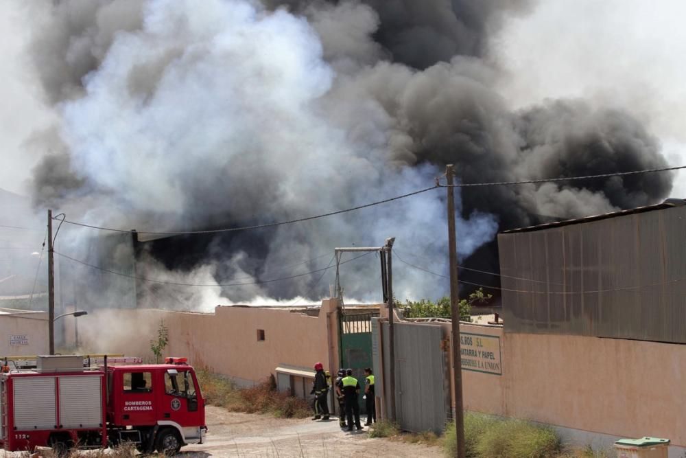 Incendio en una chatarrería de La Unión