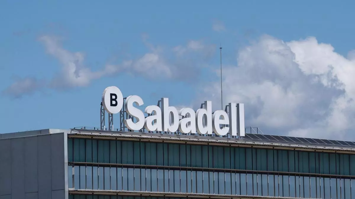 Banco Sabadell activa la venta de su filial británica TSB mientras BBVA presiona con su OPA hostil